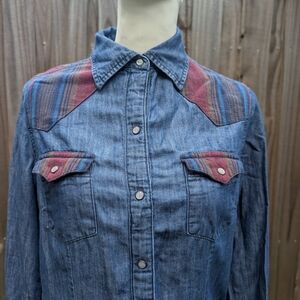 Wrangler Blue and Red Button Down Shirt